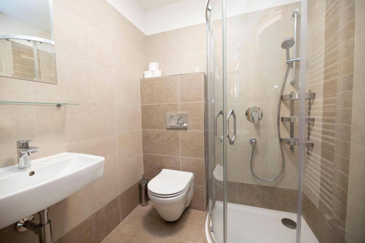 Hotel Rakovec Бърно Екстериор снимка