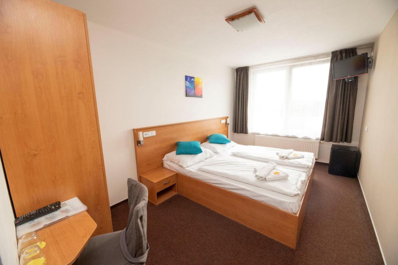 Hotel Rakovec Бърно Екстериор снимка