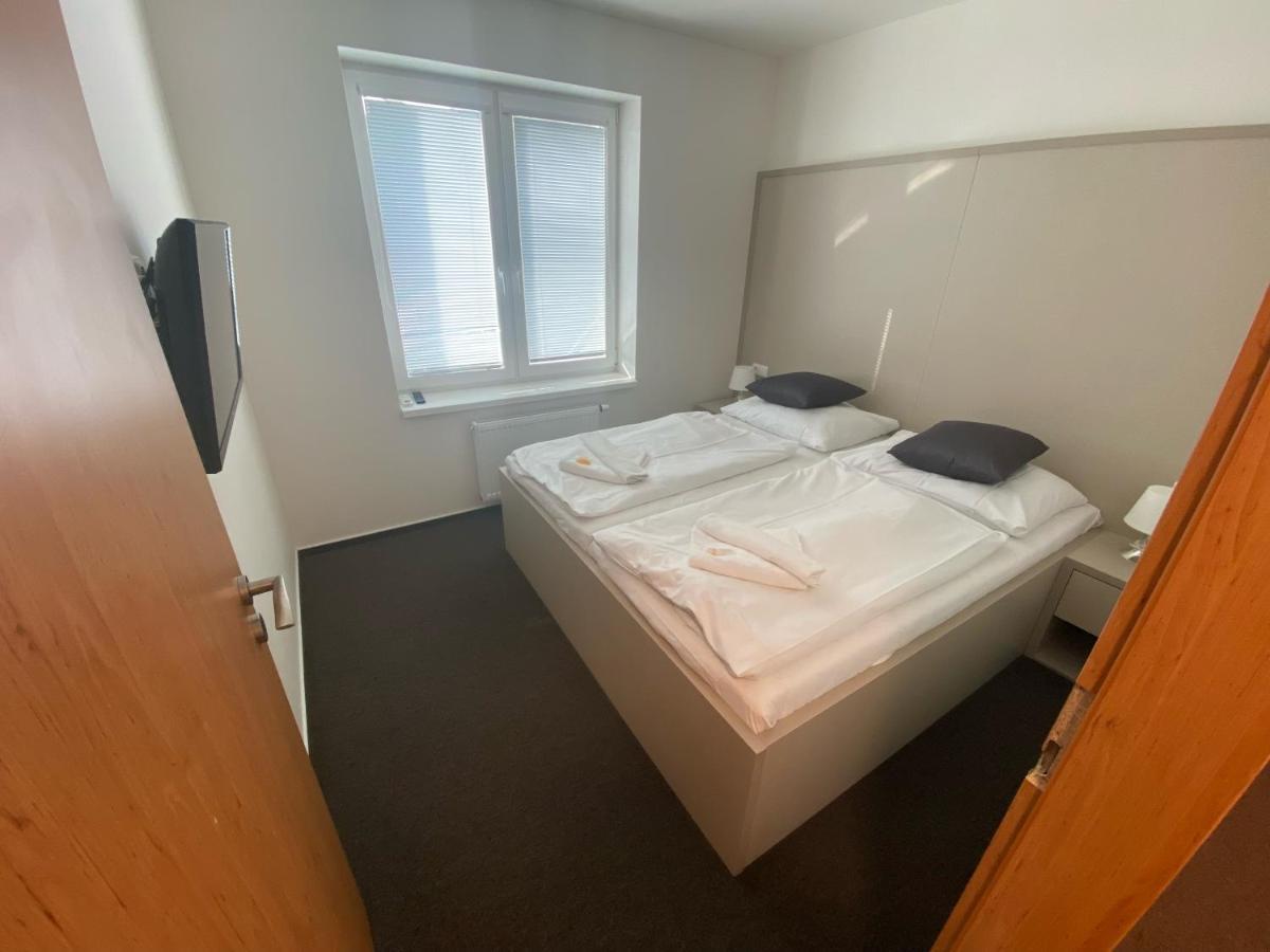 Hotel Rakovec Бърно Екстериор снимка