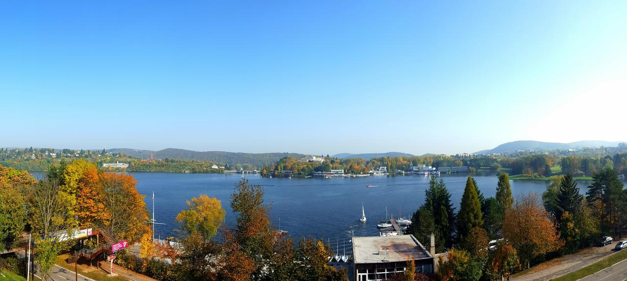 Hotel Rakovec Бърно Екстериор снимка