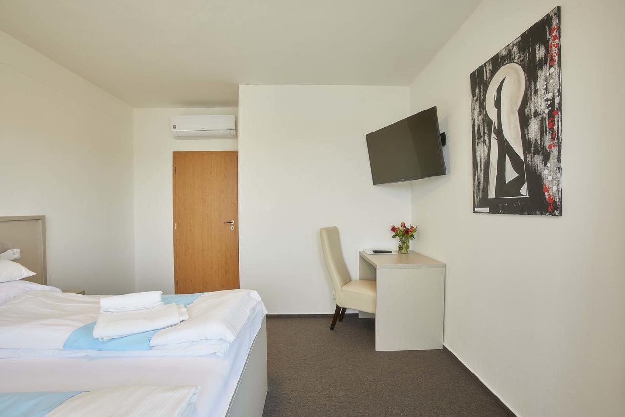 Hotel Rakovec Бърно Екстериор снимка
