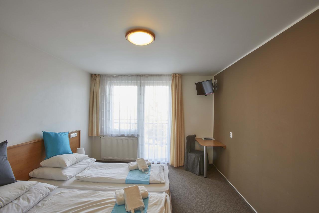 Hotel Rakovec Бърно Екстериор снимка